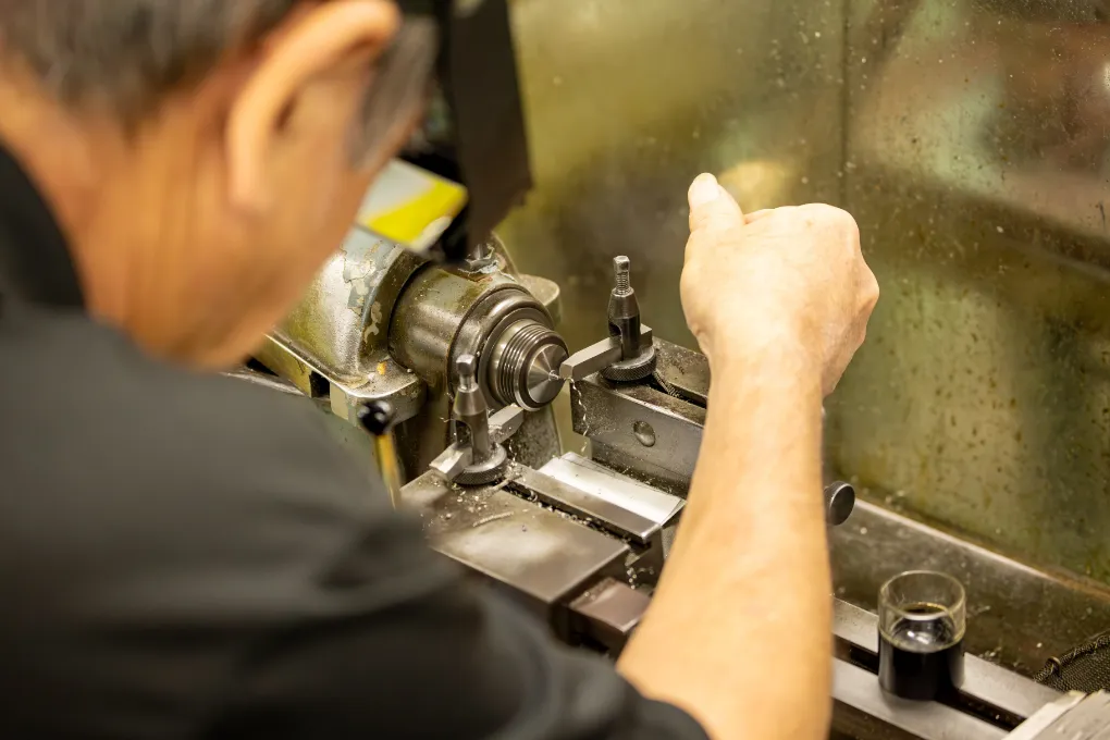 卓上旋盤（ベンチレース）を中心に多彩な追加工